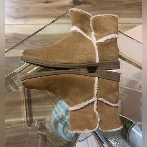 SOLD!!!Ugg Size 2 Youth Tan Suede with Fur